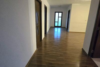 Casă cu 5 camere cu Teren 2220 Mp în Perșinari - 20