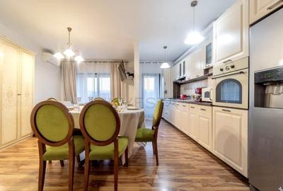 Apartament cu 3 camere semidecomandat, mobilat în Central