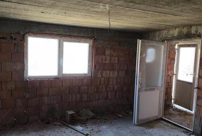 Casă cu Teren 1917 Mp în Nerău - 1