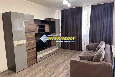 Apartament cu 3 camere 2 bai de inchiriat Bloc nou Centru parcare si boxa