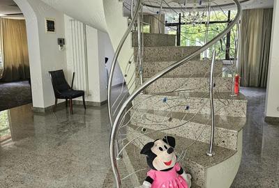 Casă cu 6 camere cu Teren 1250 Mp în Central - 2