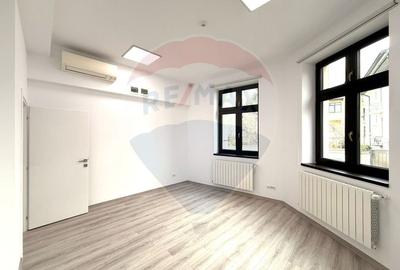 Spațiu comercial, de 100 mp, în P-ța Victoriei - 3