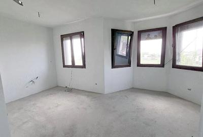 Casă cu 5 camere cu Teren 2426 Mp în Matca - 4