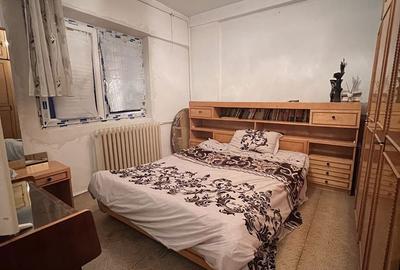 Apartament cu 3 camere decomandat în Tei