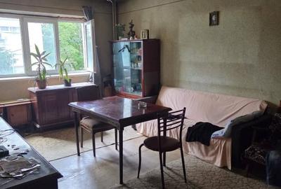 Apartament cu 3 camere decomandat în Rahova