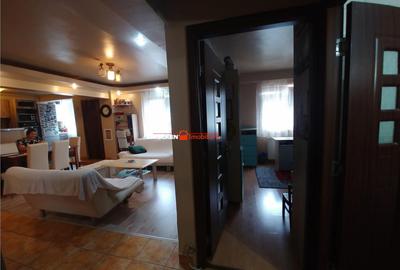Apartament cu 4 camere decomandat în Central - 1