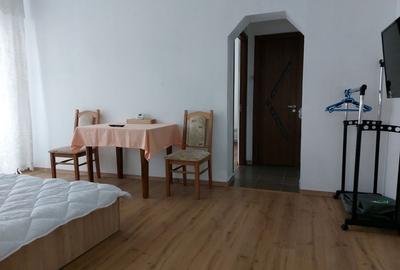Apartament cu 3 camere semidecomandat, mobilat în Central - 2