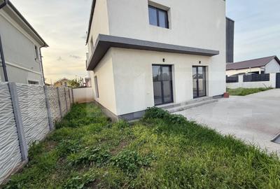 Casă cu 5 camere cu Teren 371 Mp în Central - 2