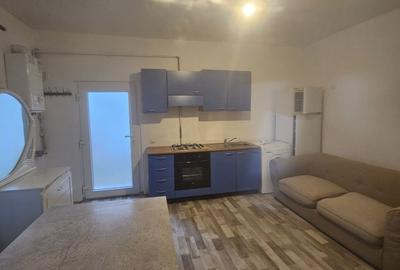 Casă cu 3 camere cu Teren 65 Mp în Central - 1