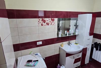 Casă cu 5 camere cu Teren 1000 Mp în Gugești - 4