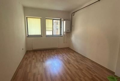 Apartament cu 2 camere decomandat în Podu Roș - 2