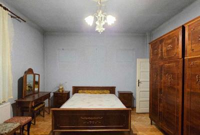 CASA DE VANZARE, SEMICENTRAL, ZONA STRAZILOR AL. VLAHU?A/C. TANASE - 13