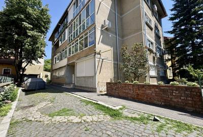 Apartament cu 3 camere semidecomandat, mobilat în Central - 26
