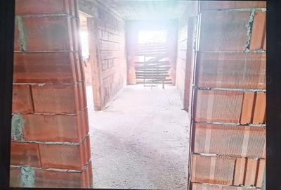 Casă cu 5 camere în Săveni - 2