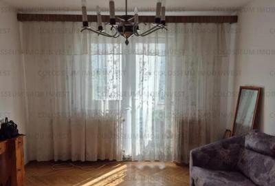 Apartament cu 3 camere semidecomandat în Centrul Civic