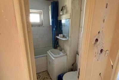PROPRIETAR vand apartament cu 3 camere Et.1 ,Aleea Ioan Slavici Bl 49 - 5