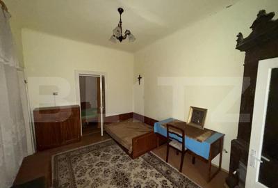 Casă cu 11 camere cu Teren 720 Mp în Democrației - 2