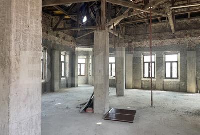 Spațiu comercial, de 1,600 mp, în Central - 3