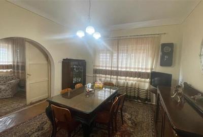 Ferdinand, cartier rezidential, vila burgheza cu magnolie - 1