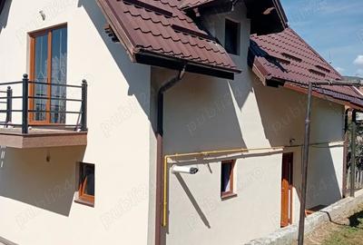 Vand casa -vila la Comarnic cu toate utilita?ile necesare.