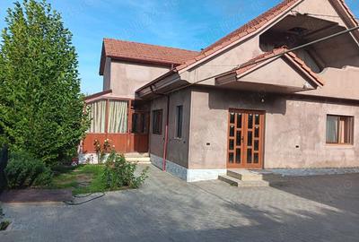 Casa cu mansarda moinesti - 1