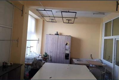 Spațiu comercial, de 120 mp, în Central - 3