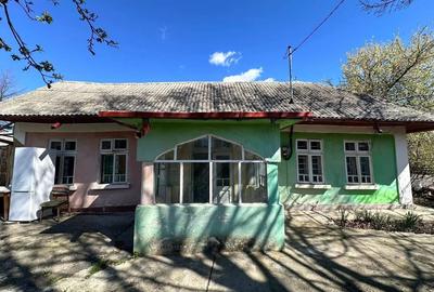 De vanzare casa batraneasca in Roman, din caramida, suprafata teren 406 mp, 60.000 euro - 4