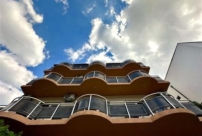 Pensiune turistica de vanzare Mamaia Nord - 27 camere, langa plaja - 36