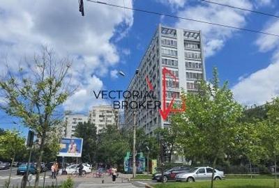 Apartament cu 3 camere semidecomandat în Baba Novac