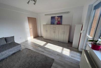 Apartament cu 2 camere decomandat în Tractorul - 4