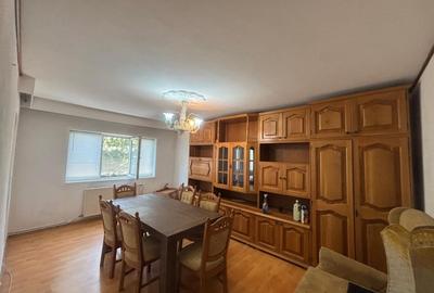 Apartament 3 camere de vanzare
