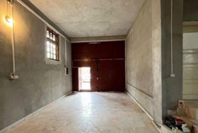 Casă cu 6 camere cu Teren 1400 Mp în Băicoi - 1