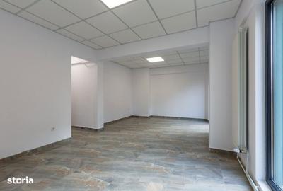 Spațiu comercial, de 50 mp, în Central - 9
