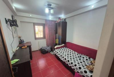 Apartament cu 3 camere decomandat în Obor