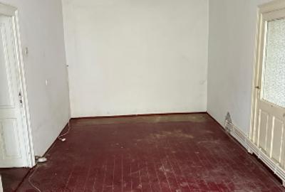 Casă individuală cu 3 camere cu Canalizare în CET - 14