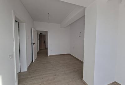 Apartament cu 3 camere decomandat în Est
