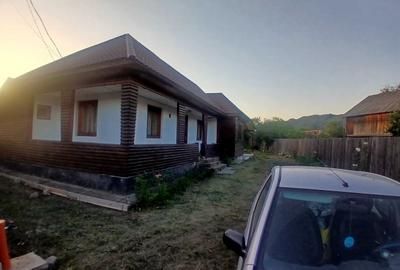 Casă cu 2 camere în Bârsești