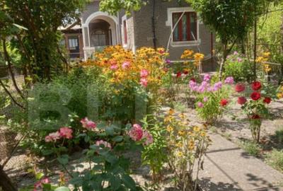 Casă cu 4 camere cu Teren 1300 Mp în Central - 11