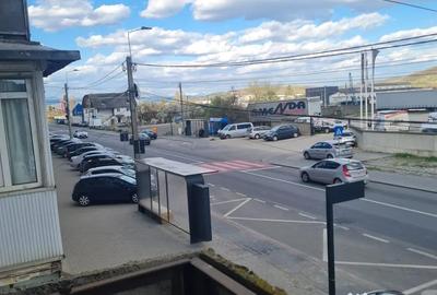 Apartament cu 4 camere semidecomandat în Central - 9