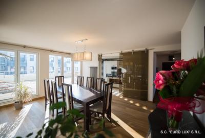 Apartament cu 5 camere decomandat în Central - 2