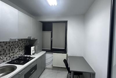 Spațiu comercial, de 50 mp, în Central - 8