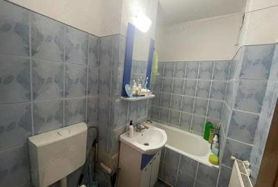 Vanzare apartament 3 camere, etaj 3, situat in Targu Jiu, strada Slt. Ion Fota - 3