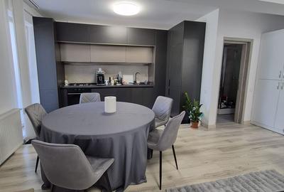 Apartament cu 3 camere în Calea București