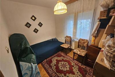 Apartament cu 4 camere decomandat în Micro IV - 15