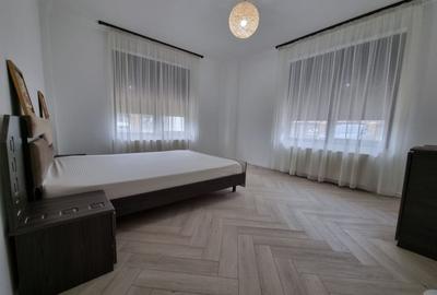 Apartament 3 camere de închiriat în zona Cazino Mamaia (pe partea cu l - 6