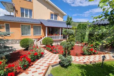 Vila superba de vanzare in zona Livezeni cu priveliste deose - 18