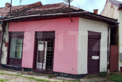 Casa de vanzare - zona Centrala din Ocna Mures - 1