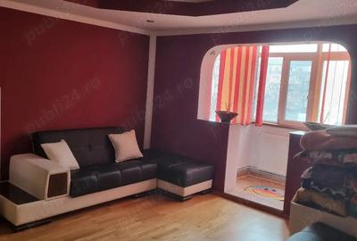 Apartament cu 3 camere semidecomandat în Central - 1