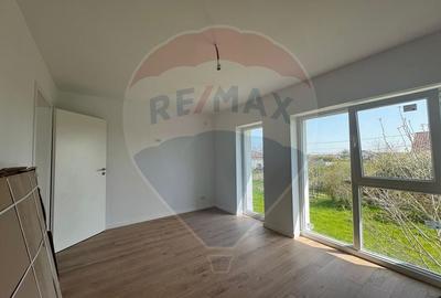 Casă individuală cu 4 camere cu Teren 450 Mp în Săbăreni - 9