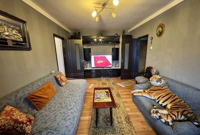 Apartament cu 2 camere semidecomandat, mobilat în Central